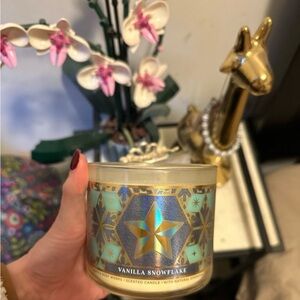 New Bath and Body Works Vanilla Snowflake 3 Wick Candle
